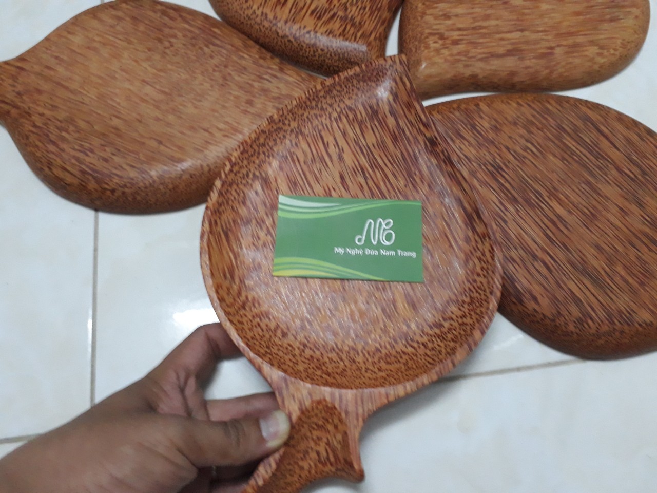 Dĩa chiếc lá gỗ dừa tự nhiên