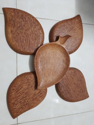 Dĩa gỗ dừa chiếc lá giá tốt